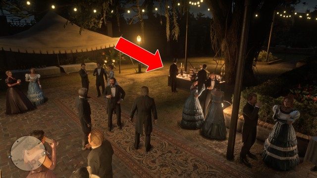 Mingle with the guests in the courtyard