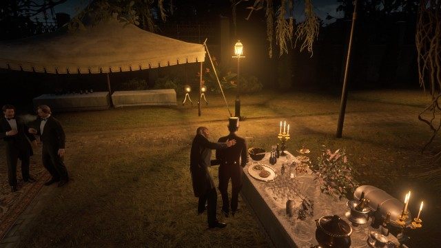 Mingle with the guests in the courtyard