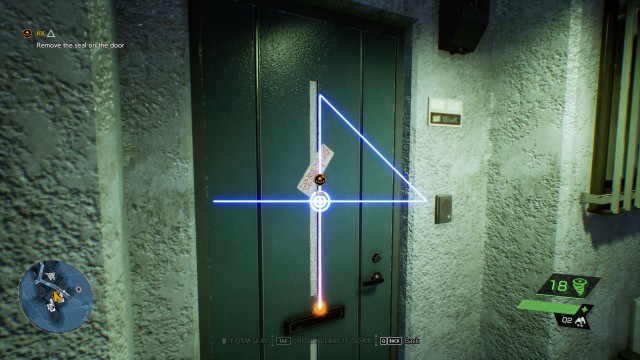 Remove the seal on the door / Enter the apartment