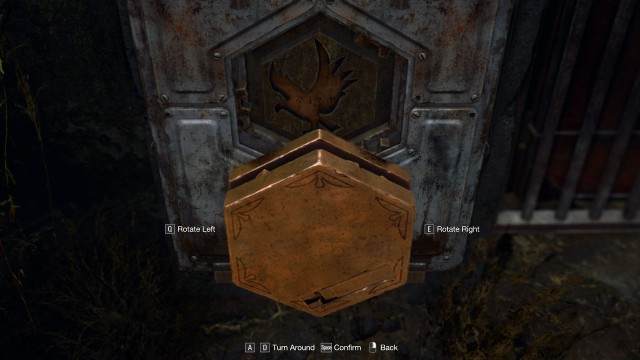 Hexagon-shaped Slot